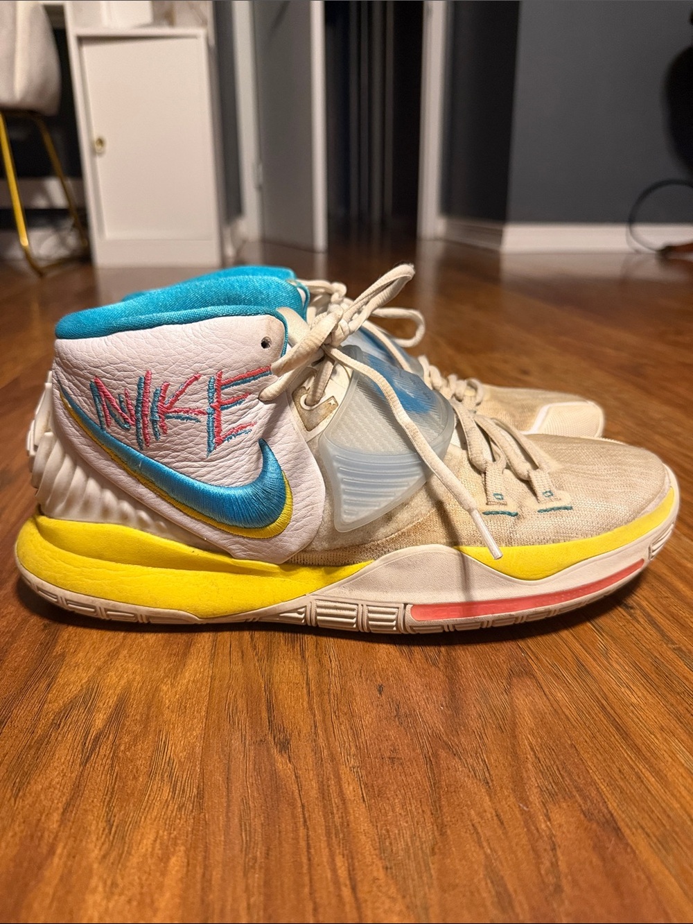 NIKE KYRIE 6